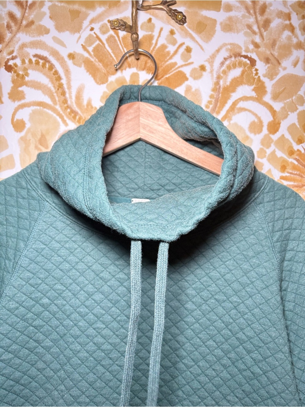 Teal Quilted Cowl Neck Pullover Sweatshirt Kangaroo Pocket Thumbholes Athleisure - Picture 7 of 13